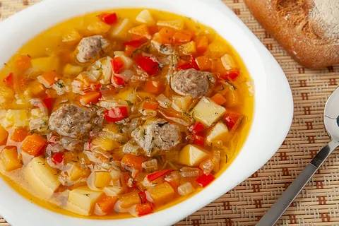 Картофельный (овощной) суп с фрикадельками