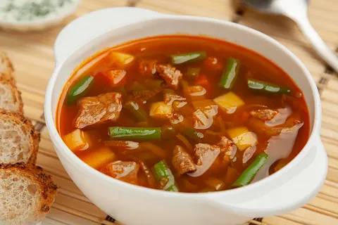 Мясной суп с зелёной фасолью
